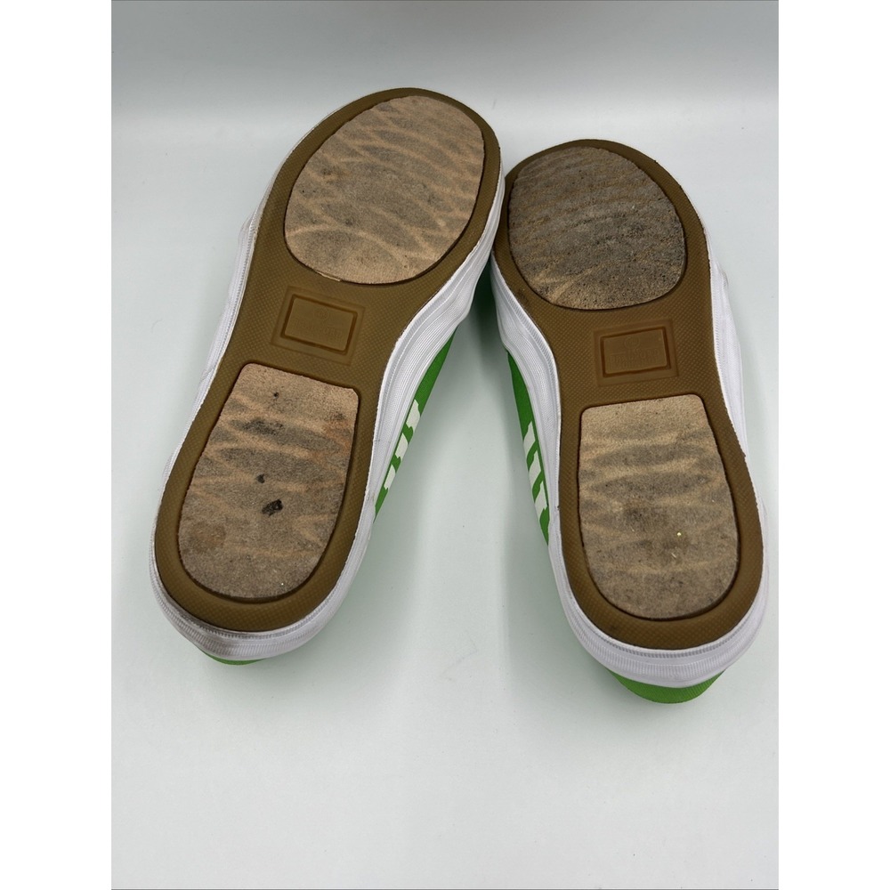 The Bradford Exchange Green M&M Miss Green Tennis Shoes W/ Charms Womens Sz 8 - Picture 8 of 9